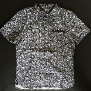 Lululemon Men’s SS button down. Navy floral print. Size M.